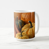 Rustikaler Erntekorb Kürbisse Karotten Kaffeetasse (VorderseiteRechts)