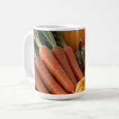 Rustikaler Erntekorb Kürbisse Karotten Kaffeetasse (Vorderseite Links)