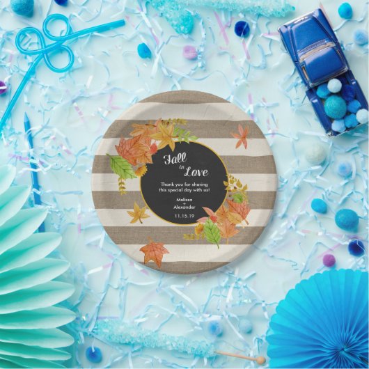 Rustikaler Fall in Liebe-Brautparty oder in Pappteller (Party)