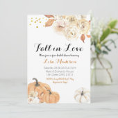 Rustikaler Fall-Kürbis-Fall in Liebe-Brautparty Einladung (Stehend Vorderseite)