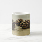 Rustikaler Fall Pinecones Natur Foto und Individue Kaffeetasse (Mittel)