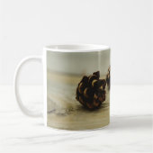 Rustikaler Fall Pinecones Natur Foto und Individue Kaffeetasse (Links)