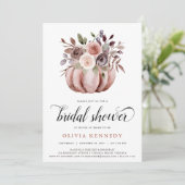 Rustikaler Fall Pumpkin Brautparty Rust Floral Einladung (Stehend Vorderseite)