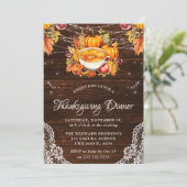 Rustikaler Fall Roasted Turkey Wood Erntedank Einladung (Stehend Vorderseite)
