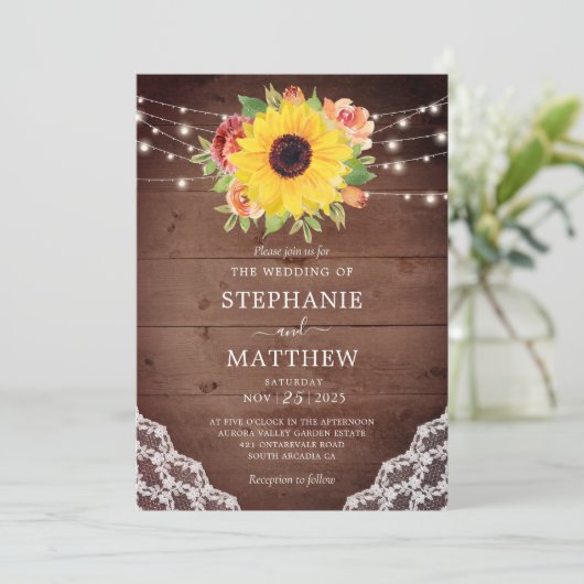 Rustikaler Fall Sonnenblumen Korallenleuchten Hoch Einladung (Stehend Vorderseite)