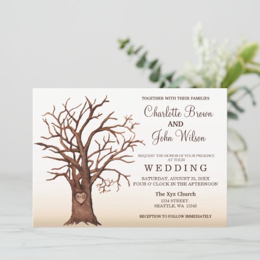 Rustikaler Fall Tree Carved Initial Wedding Einlad Einladung (Stehend Vorderseite)