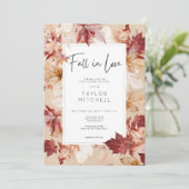 Rustikaler Fall von Liebe Fall Wreath Tan Brautpar Einladung (Stehend Vorderseite)