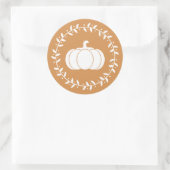 Rustikaler Fall White Pumpkin & Wreath Runder Aufkleber (Tasche)
