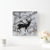 Rustikaler Familienname Holzhütte Deer Buck Große  Quadratische Wanduhr (Zuhause)