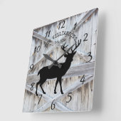 Rustikaler Familienname Holzhütte Deer Buck Große  Quadratische Wanduhr (Winkel)