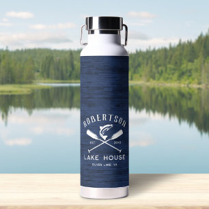 Rustikaler Familienname Lake House Navy Blue Wood Trinkflasche