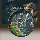 Rustikaler Garten und eine gemütliche Hütte Uhr<br><div class="desc">Genießen Sie den Charme der Landschaft in Ihrem Zuhause mit dieser Uhr, von der Sie einen malerischen Blick auf eine traditionelle Hütte aus Holz genießen, die von lebhaften Blume in einem rustikalen Garten gerahmt ist. Dieses auffällige Foto ist die perfekte Ergänzung zu Ihrer Wohngestaltung und schafft ein gemütliches Ambiente, das...</div>