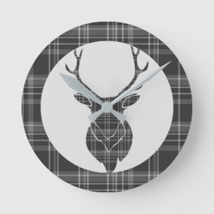 Rustikaler Grauschottischer Tartan und Stag Head A Runde Wanduhr