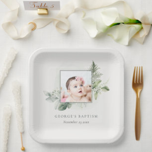 Rustikaler grüner Eukalyptus Fern Foliage Foto Tau Pappteller