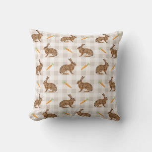 Rustikaler Hase und Karotte Beige Gingham Frühling Kissen