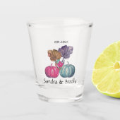 Rustikaler Herbst Herbst Blaue Pink Kürbis Hochzei Schnapsglas (Vorderseite)