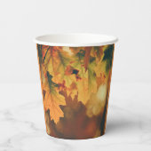 Rustikaler Herbst hinterlässt Papieraufnahmen Pappbecher (Rückseite)