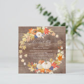 Rustikaler Herbstleaves Pumpkins Bridal Tee Einladung (Stehend Vorderseite)