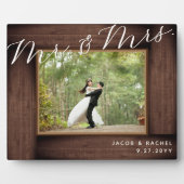 Rustikaler Herr & Mrs. Elegant Script Wedding Foto Fotoplatte (Vorderseite)