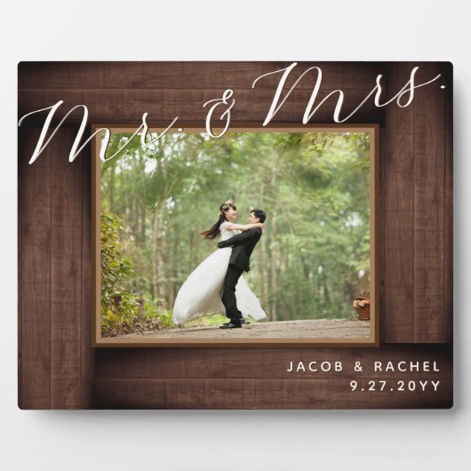Rustikaler Herr & Mrs. Elegant Script Wedding Foto Fotoplatte (Vorderseite)