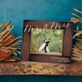 Rustikaler Herr & Mrs. Elegant Script Wedding Foto Fotoplatte (Seite)