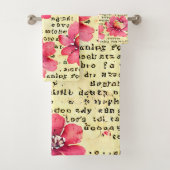 Rustikaler Hintergrund mit Blumen und Buchstaben Badhandtuch Set (Insitu)