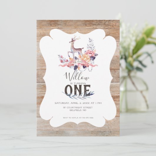 Rustikaler Hirschfrühling Geburtstag Einladung (Stehend Vorderseite)