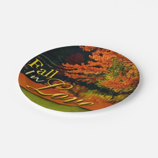 Rustikaler Hochzeitsfall in der Liebe Herbst Lands Pappteller (Schrägansicht)