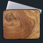 Rustikaler Holzbraun Teak Holz Holzkorn Textur Laptopschutzhülle<br><div class="desc">Ein Nah-up Original Foto von einem rustikalen Holz braunen Teakholz, Holzkornstruktur, Naturbaumreihen Laptop-Ärmel. Alle Text- und Designelemente sind beweglich und editierbar. Sie können einfach mehr Text / Info / Details und/oder Fotos zu diesem Produkt hinzufügen. Sie können den Hintergrund auch in eine beliebige Farbe ändern. Entworfen / Original-Kunstwerk von fat*fa*tin....</div>