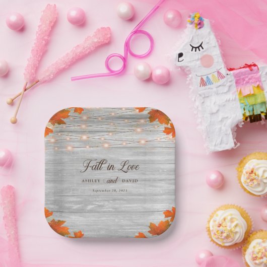 Rustikaler Holzfall in Liebe-Streichellichtquälen Pappteller (Party)