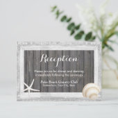 Rustikaler Holzrahmen Seashell Beach Wedding Empfa Einladung (Stehend Vorderseite)