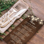 Rustikaler Holzstring Lights Blumenmason Jar Menükarte<br><div class="desc">Rustikales Holzsaiten-Light Hochzeitsmenü mit rosafarbenen Pfannkuchen in einem Maurerglas.</div>