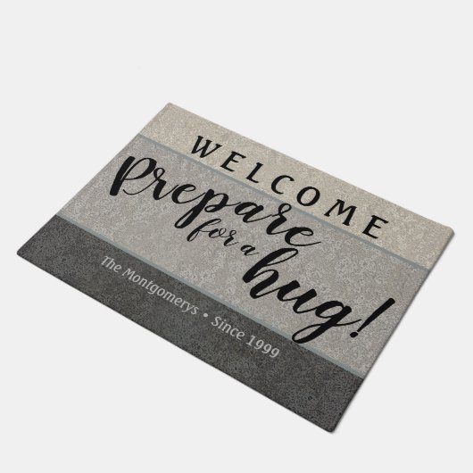 Rustikaler Individuelle Name "Prepare for a Hug" W Fußmatte (Schrägansicht)