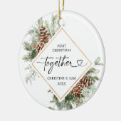 Rustikaler Kiefer Unser erstes Weihnachtsfest zusa Keramik Ornament (Links)