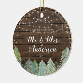 Rustikaler Kiefernbaum Unsere ersten Weihnachten Keramik Ornament (Links)