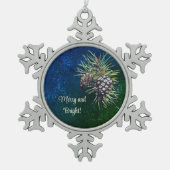Rustikaler Kiefernzapfen Schneeflocken Zinn-Ornament (Vorderseite)