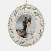 Rustikaler Kranz Erste Weihnachtsfeier als Mr. & M Keramik Ornament (Links)