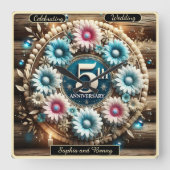 Rustikaler Kreis: Fünfter Jahrestag Blumenkreation Quadratische Wanduhr (Vorderseite)