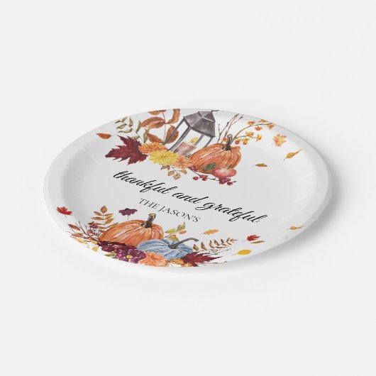 Rustikaler Kürbisfall Erntedank Papier Teller (Schrägansicht)