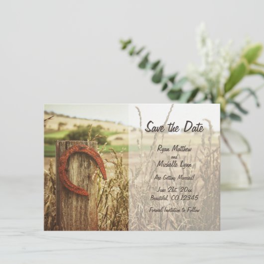 Rustikaler Landzaun und Hufeisen Save the Date Einladung (Stehend Vorderseite)