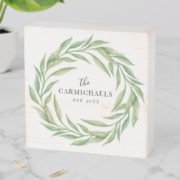 Rustikaler Laurel Leaf Kranz mit Familienname Holzkisten Schild
