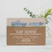 Rustikaler LKW Es ist ein Boy Baby Shower Einladun Einladung (Stehend Vorderseite)