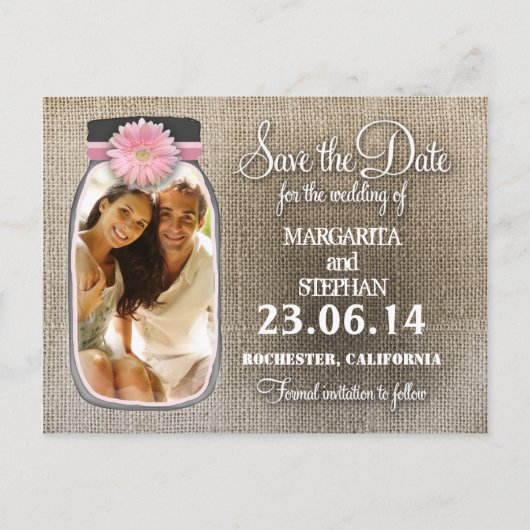 Rustikaler Mason Jar mit Ihrem Foto Save the Date Ankündigungspostkarte (Vorderseite)