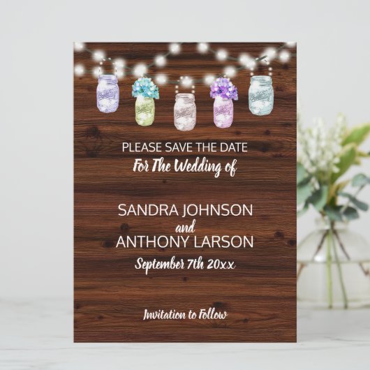 Rustikaler Mason Jar mit Leuchten Save the Date (Stehend Vorderseite)