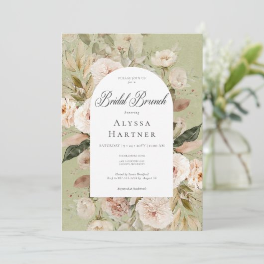 Rustikaler neutraler Tan Grüner Blumenstrauß Einladung (Stehend Vorderseite)