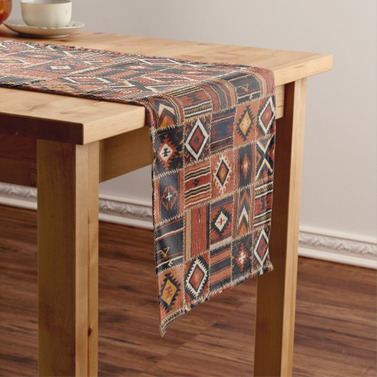 Rustikaler Patchwork-Kilim-Geometrie-Teppich Kurzer Tischläufer (Beispiel)