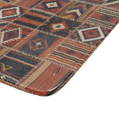 Rustikaler Patchwork-Kilim-Geometrie-Teppich Schneidebrett (Ecke)