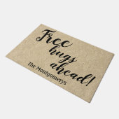 Rustikaler Personalisierter Name Freie Hugs vor Em Fußmatte (Schrägansicht)