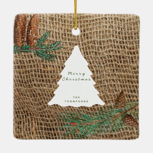 Rustikaler Pinienwald Weihnachtsbaum Keramikornament (Rückseite)