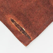 Rustikaler Raven auf der inneren Birkenrinde Fleecedecke (Ecke)